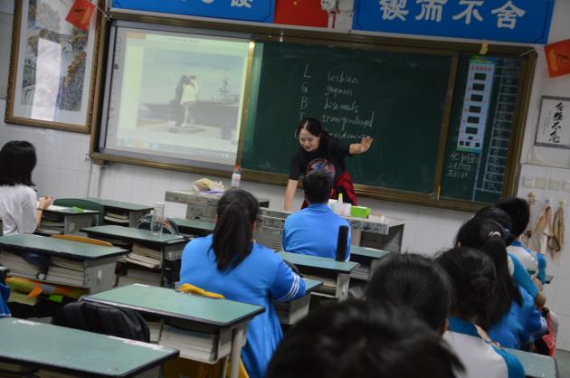 外聘专家对学生英语口语提升进行培训