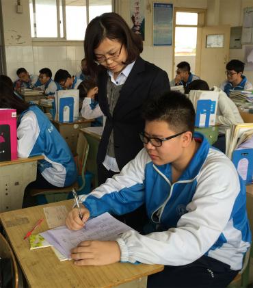 钟婷老师在指导学生