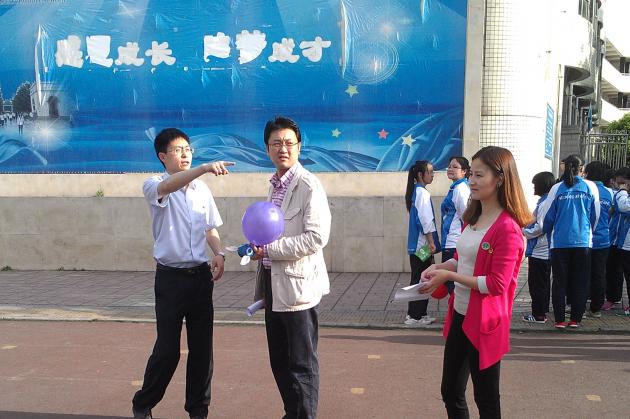 双流县团委书记刘雨 双流县教育局团工委书记朱蕾在活动现场