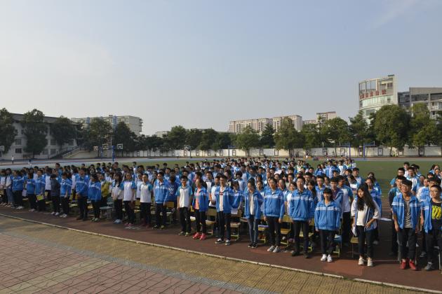 学生会和社团全体同学高唱国歌