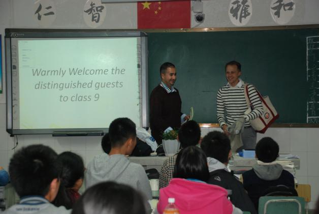 与高一（9）班学生交流互动