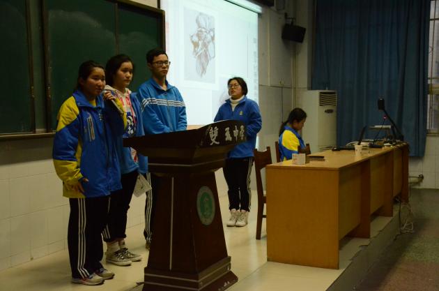 竞选学生回答老师问题